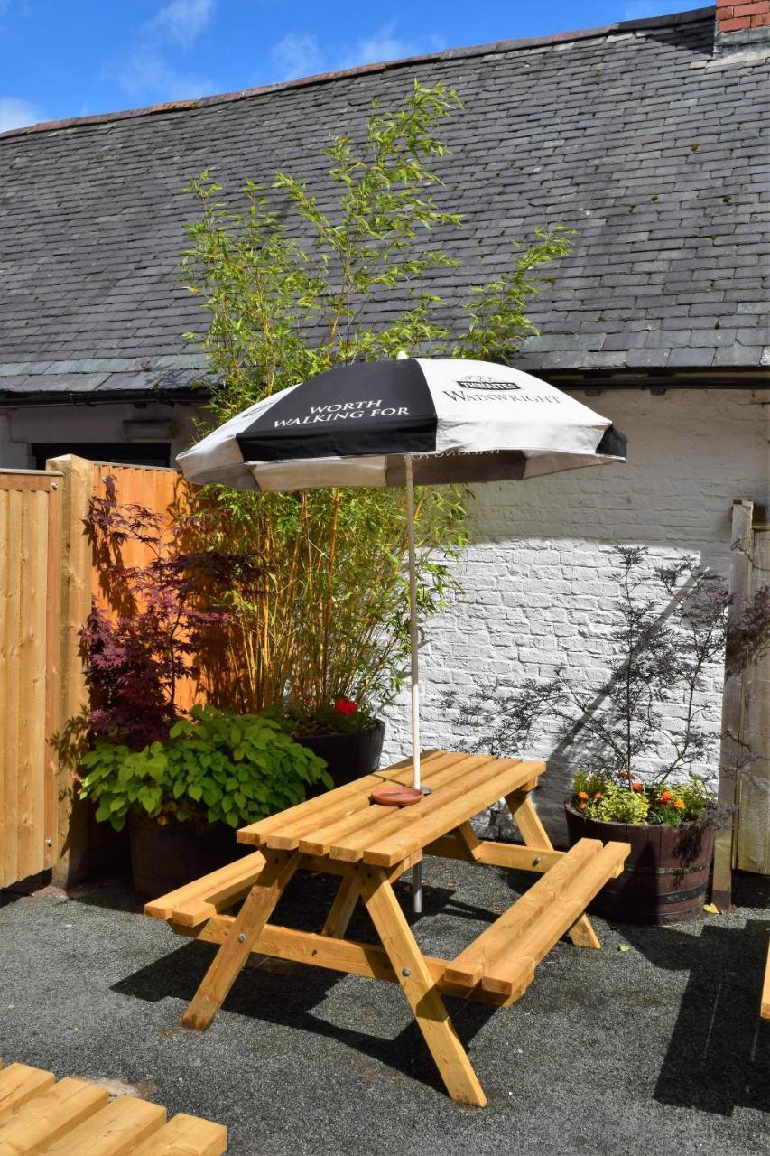 Red Lion Coaching Inn Ellesmere Ngoại thất bức ảnh